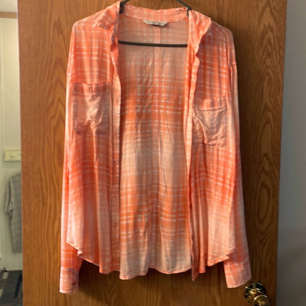 Gorgeous, coral button down
